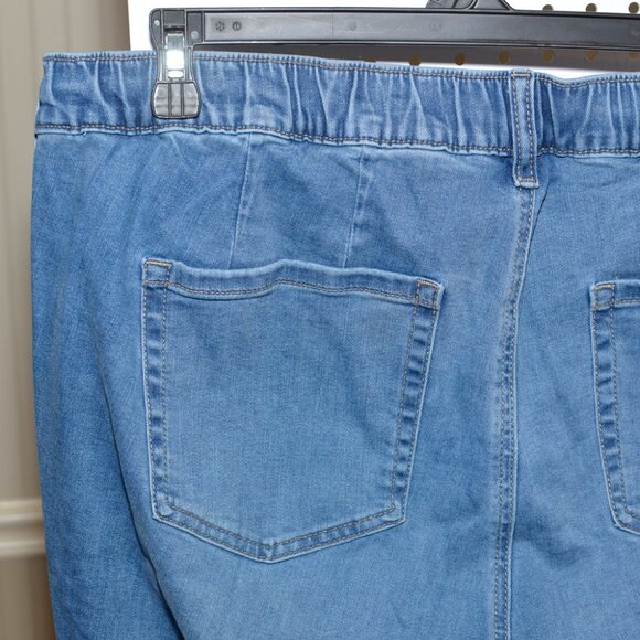 Plus Size Torrid 2S (2X Short) Pull-On Weekend Boyfriend Straight Stretch Jeans - Picture 7 of 14
